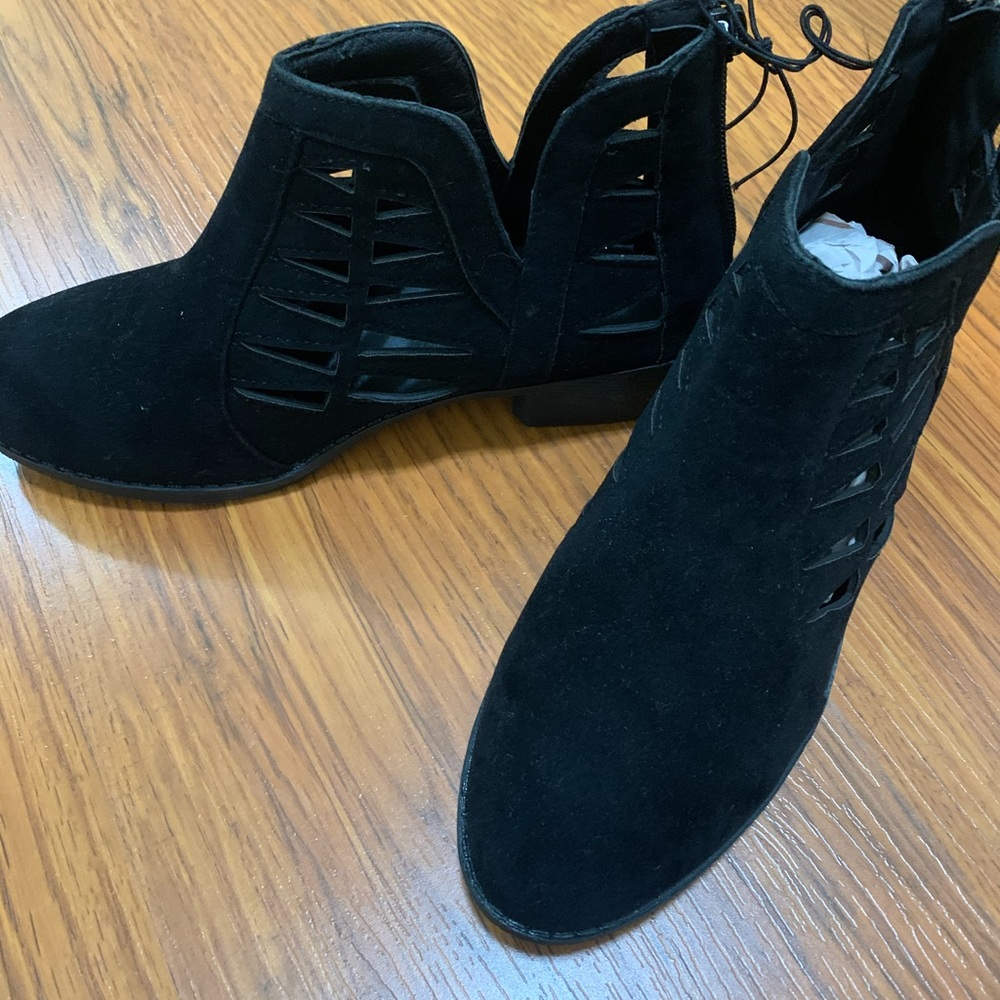 Black ankle boots size 7